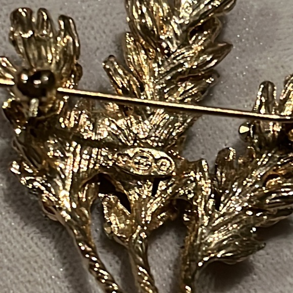 Chanel Gold Tone and Crystals Wheat Brooch,  Twist Stems, Signed on back - Picture 10 of 15